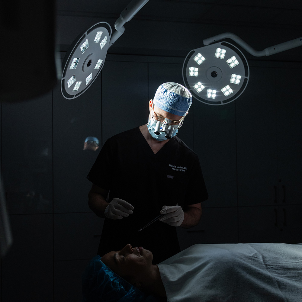 Dr. Medina preforming a surgery